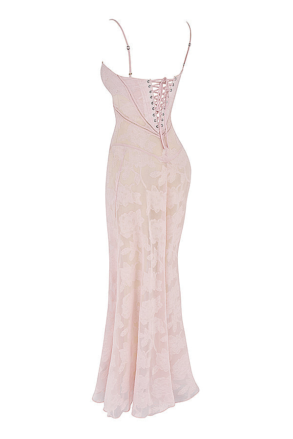 "Rugloze maxi jurk met geborduurde details, elegante zomerstijl geschikt voor informele en formele evenementen."