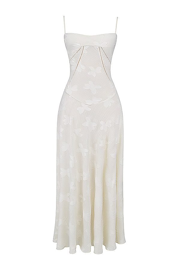 "Rugloze maxi jurk met geborduurde details, elegante zomerstijl geschikt voor informele en formele evenementen."