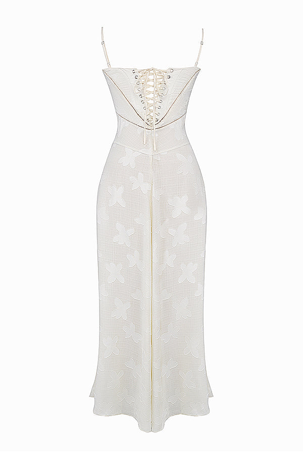 "Rugloze maxi jurk met geborduurde details, elegante zomerstijl geschikt voor informele en formele evenementen."