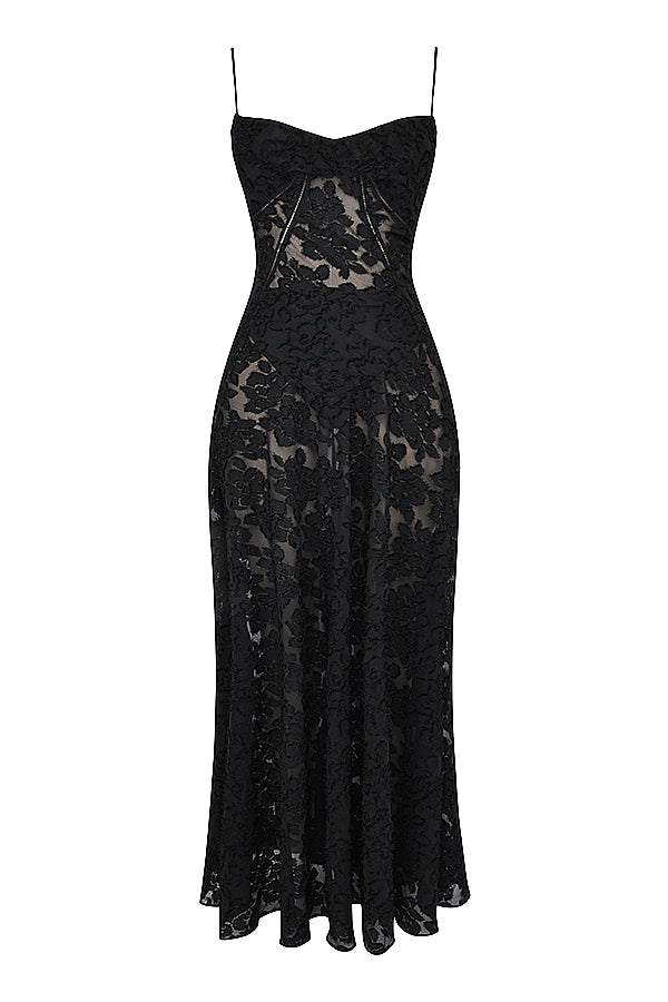 "Rugloze maxi jurk met geborduurde details, elegante zomerstijl geschikt voor informele en formele evenementen."
