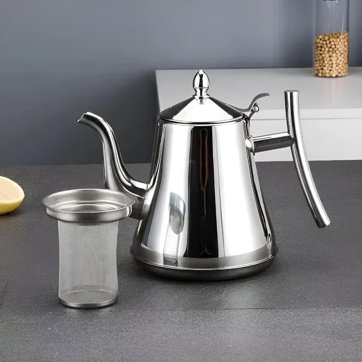 "RVS waterkoker met ingebouwd filter en ergonomisch handvat, zilver, modern design, geschiktheid diverse warmtebronnen"