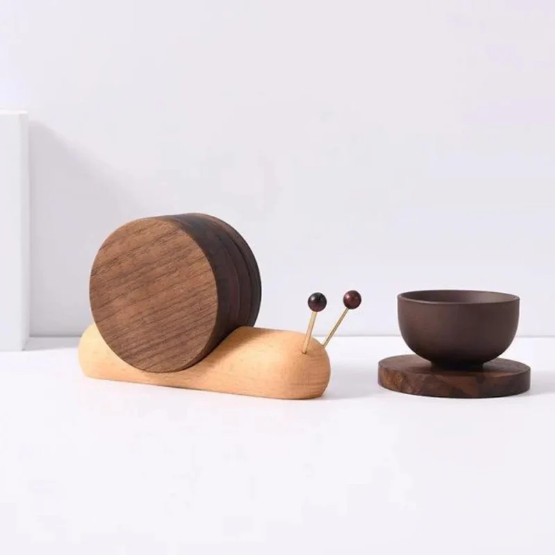 "Scandinavische walnoot onderzetters minimalistisch design, tijdloos walnoothout, duurzaam en beschermend voor meubels"
