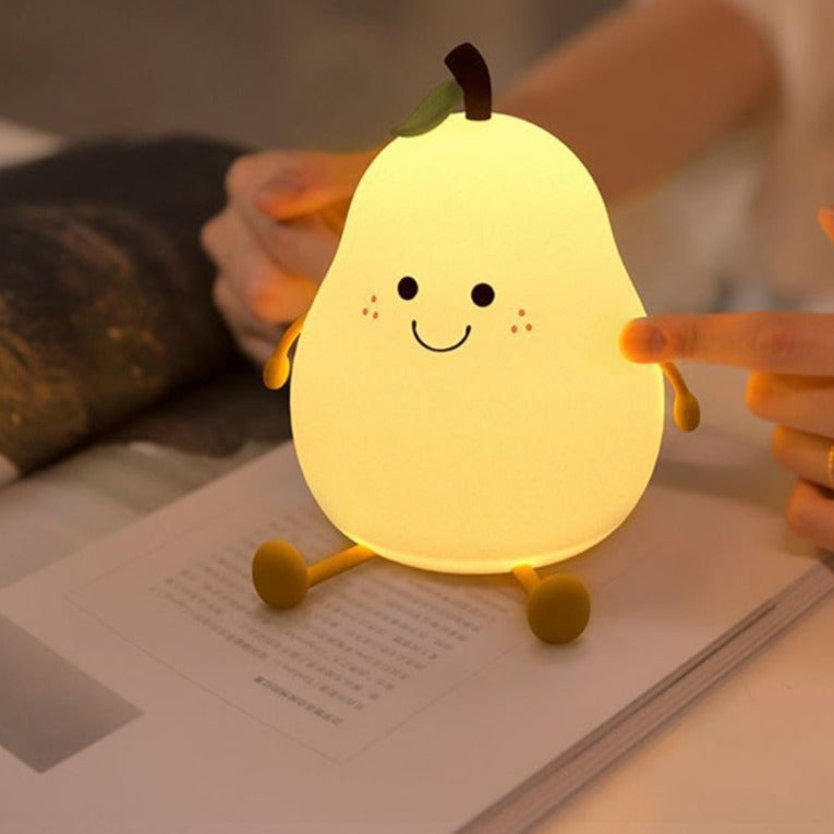 "Schattig siliconen nachtlampje in peervorm, dimbaar en sfeervol, perfect voor kinderkamers en nachtelijke veiligheid."