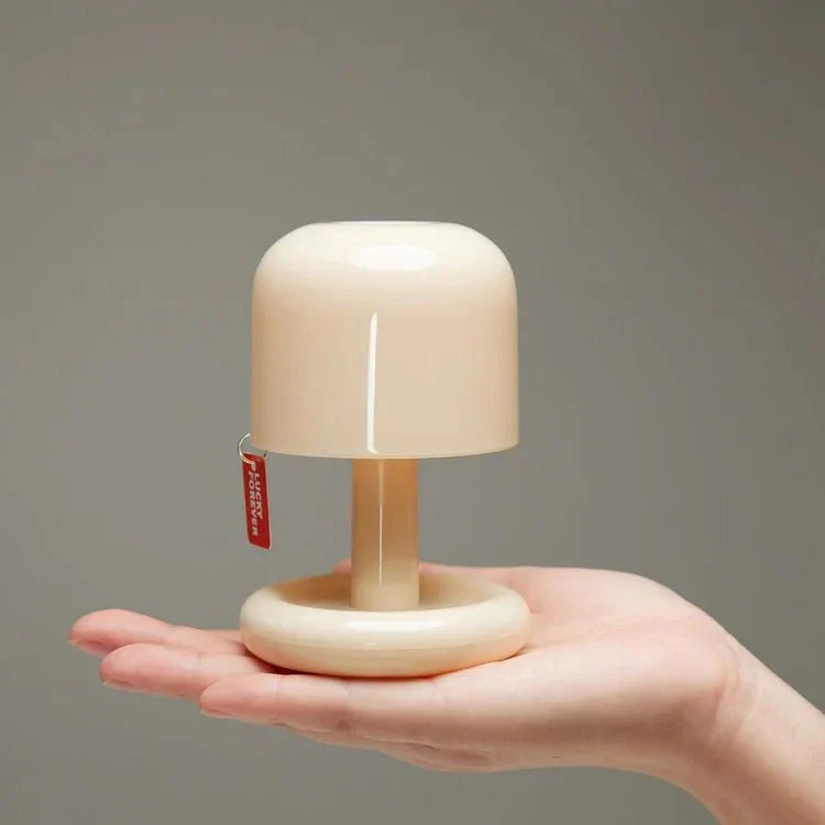 "Sfeervolle mini zonsondergang LED tafellamp met warme gloed, USB-oplaadbaar en compact ontwerp voor romantische ambiance."