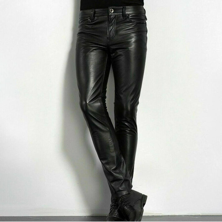 "Slank fit zwarte leren broek heren, elegant design, accentueert lichaamscontouren, geschikt voor casual en formele gelegenhe