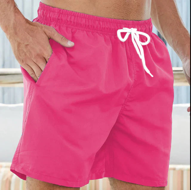 "Sneldrogende heren zwembroek met sportief design, elastische tailleband en praktische zakken voor strandactiviteiten."