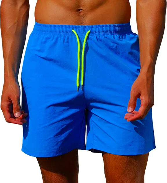 "Sneldrogende heren zwembroek met sportief design, elastische tailleband en praktische zakken voor strandactiviteiten."