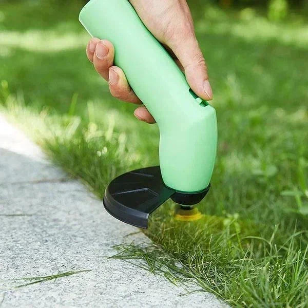 "Snoerloze heggenschaar met ergonomisch handvat, scherpe 45 cm messen, ideaal voor nauwkeurig snoeien zonder snoeren."