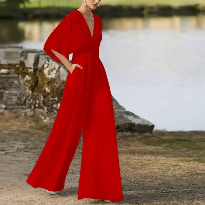 "Sofie dames jumpsuit met V-hals in wit, elegante stijl met wijde pijpen, perfect voor diverse gelegenheden"