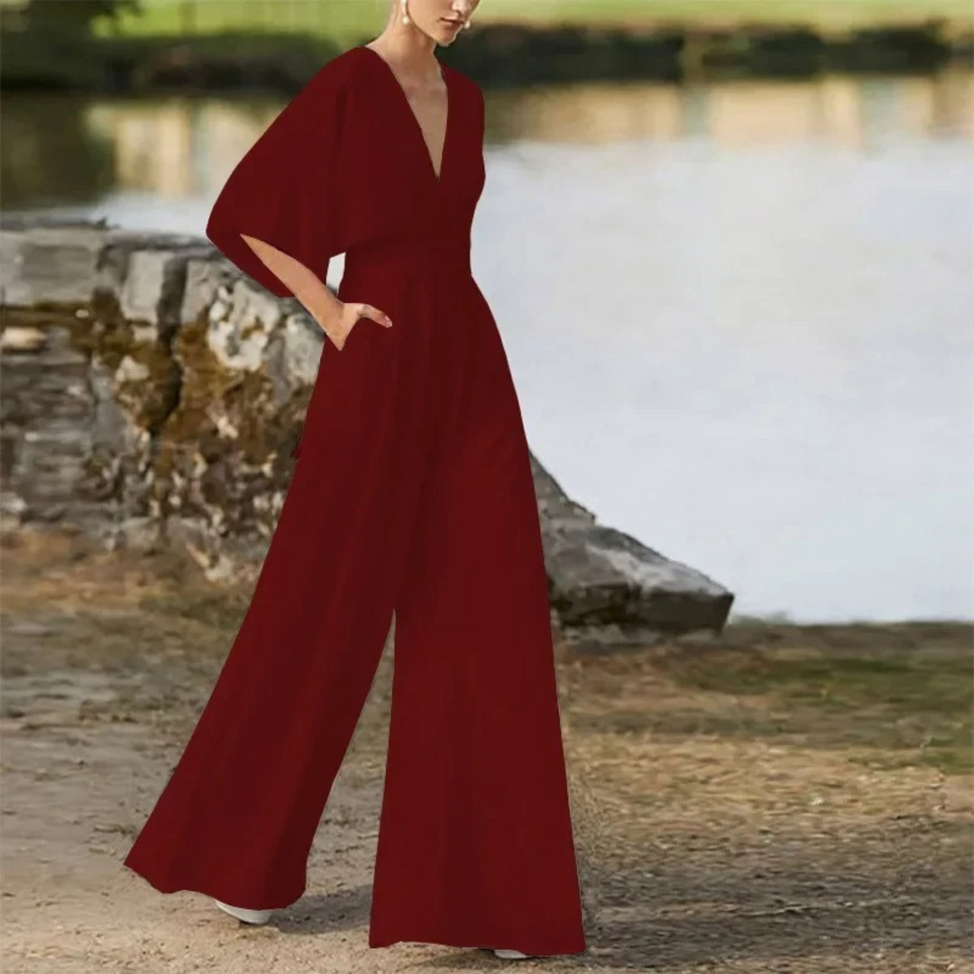 "Sofie dames jumpsuit met V-hals in wit, elegante stijl met wijde pijpen, perfect voor diverse gelegenheden"