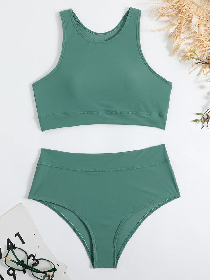 "Sportieve Isla bikini set dames met elegante snit, vest-top voor comfort en support, perfect voor strand en zwembad."