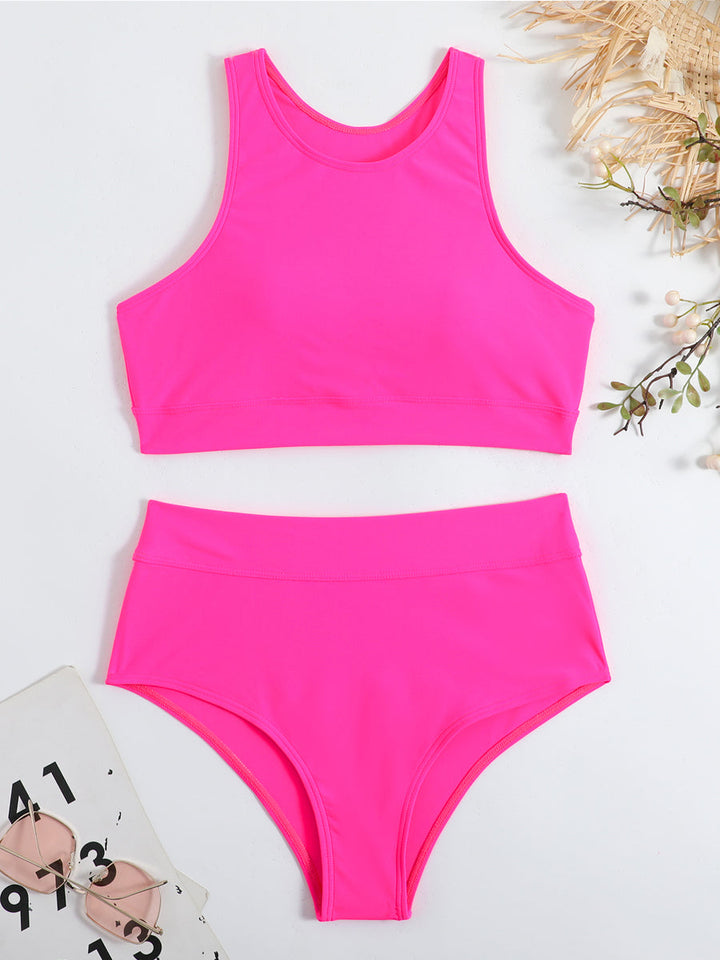 "Sportieve Isla bikini set dames met elegante snit, vest-top voor comfort en support, perfect voor strand en zwembad."
