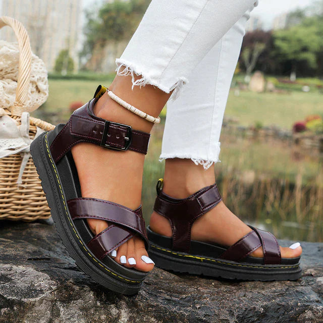 "Sportieve orthopedische dames sandalen, stijlvol design, ademend materiaal, geschikt voor comfort en dagelijkse avonturen."