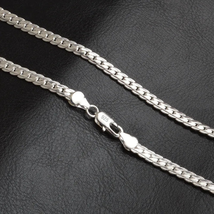 Sterling zilveren halsketting, tijdloze elegantie, glanzend 925 zilver, verfijnde afwerking, perfect voor elke gelegenheid.