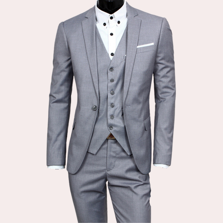 Stijlvol 3-delig zomerkostuum heren met blazer, colbert en broek in elegante pasvorm, ideaal voor elke formele gelegenheid.