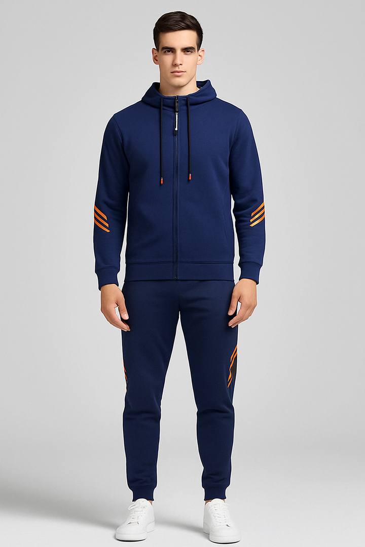 "Stijlvol Adonis heren sporttrainingspak, comfortabel lichtgrijs ontwerp ideaal voor sportieve en casual gelegenheden."