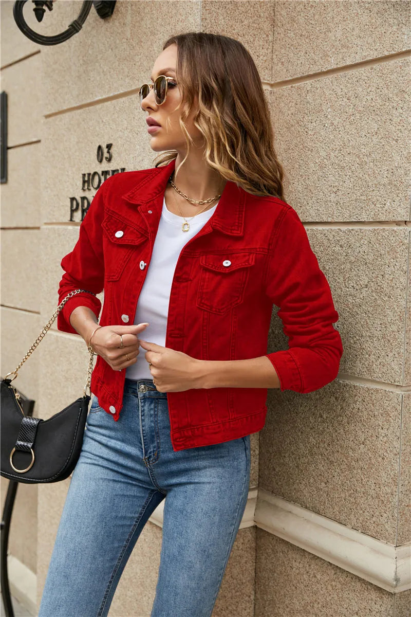 "Stijlvol dames denim jack met knoopsluiting en zakken in hemelsblauw voor een veelzijdige, tijdloze look"