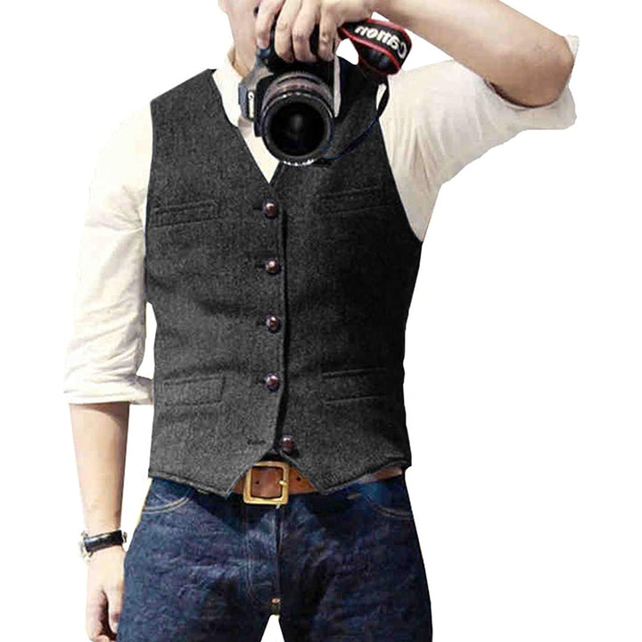 "Stijlvol hemelsblauw heren denim gilet met knoopsluiting en zakken, ideaal voor casual en nette outfits."