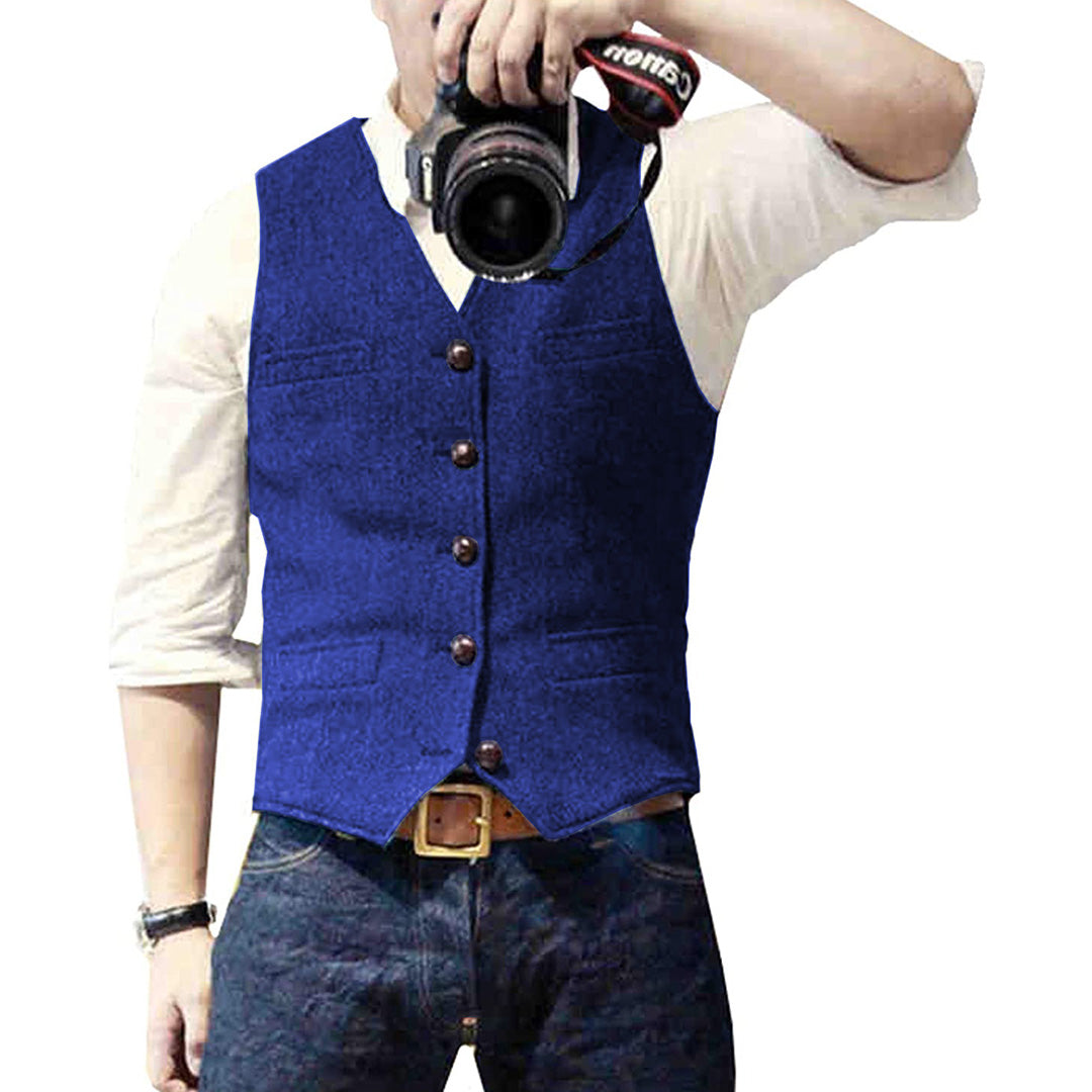 "Stijlvol hemelsblauw heren denim gilet met knoopsluiting en zakken, ideaal voor casual en nette outfits."