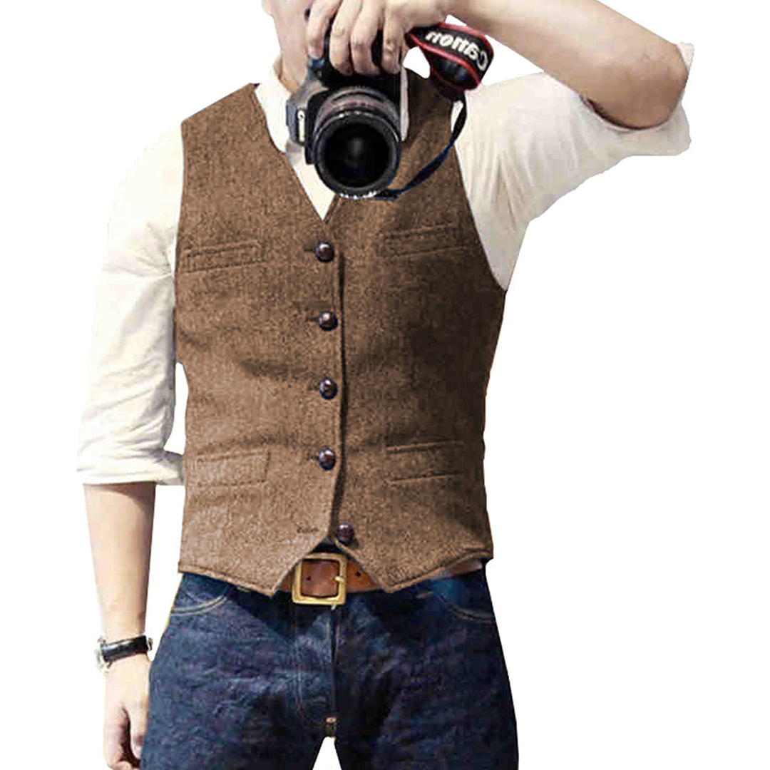 "Stijlvol hemelsblauw heren denim gilet met knoopsluiting en zakken, ideaal voor casual en nette outfits."