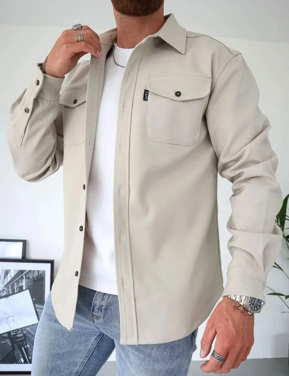 "Stijlvol heren longsleeve overhemd met functionele borstzakken, ideaal voor zowel casual als semi-formale gelegenheden."