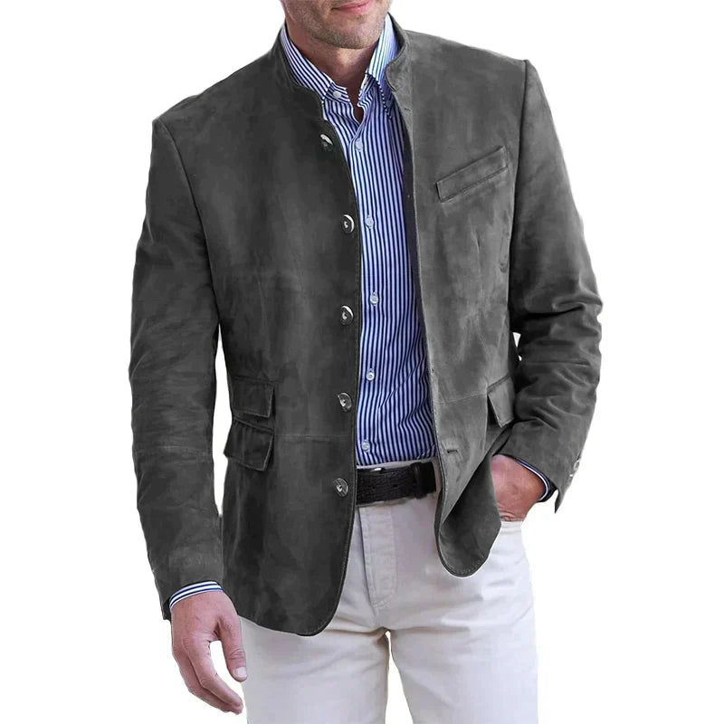 "Stijlvol suède jack voor heren, elegant met praktisch zakontwerp, luxe uitstraling; lichtbruin met knopen en zakken."