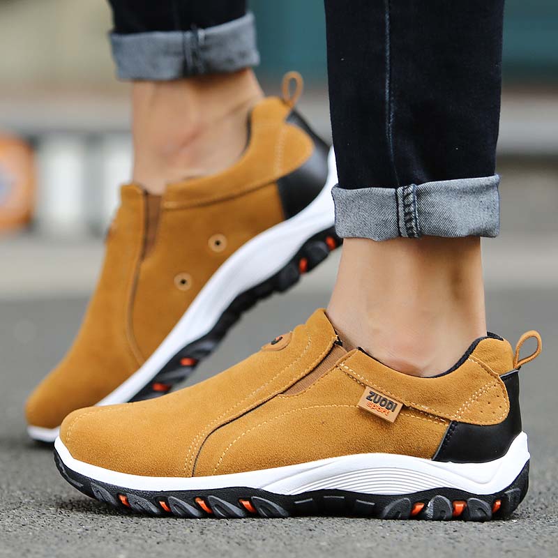 "Stijlvolle, ademende heren slip-on sneakers zonder veters, grijs met orthopedische zool voor ultiem comfort en gemak."
