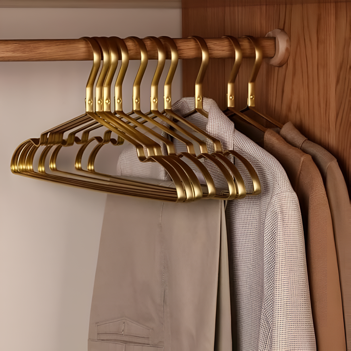 "Stijlvolle antislip aluminium kledinghangers, ruimtebesparend ontwerp, geschikt voor delicate stoffen en diverse kledingstuk