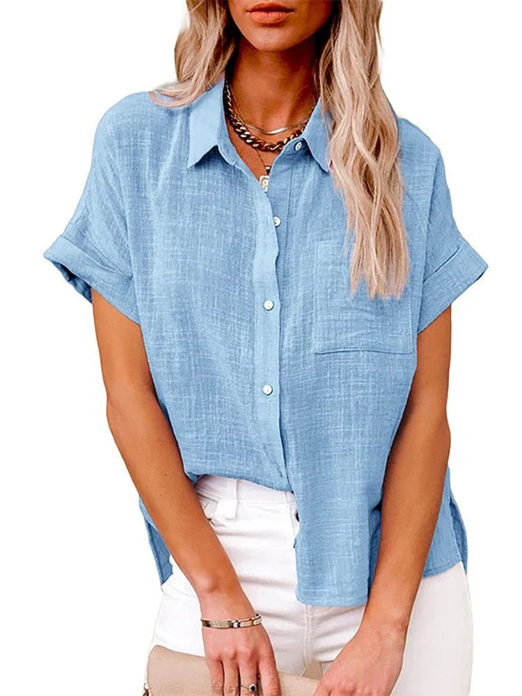 "Stijlvolle dames blouse met korte mouwen, button-down design, lichtbeige kleur, geschikt voor casual en professioneel gebrui