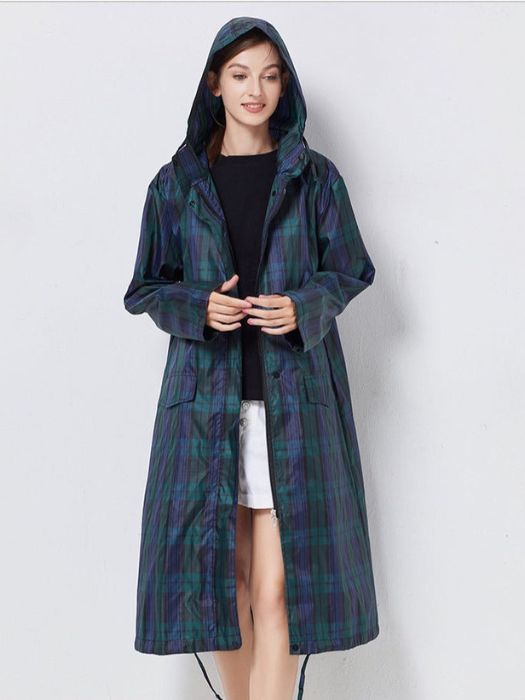 Stijlvolle dames windjas in blauw, groen of zwart, weerbestendig en elegant, verkrijgbaar in meerdere maten.