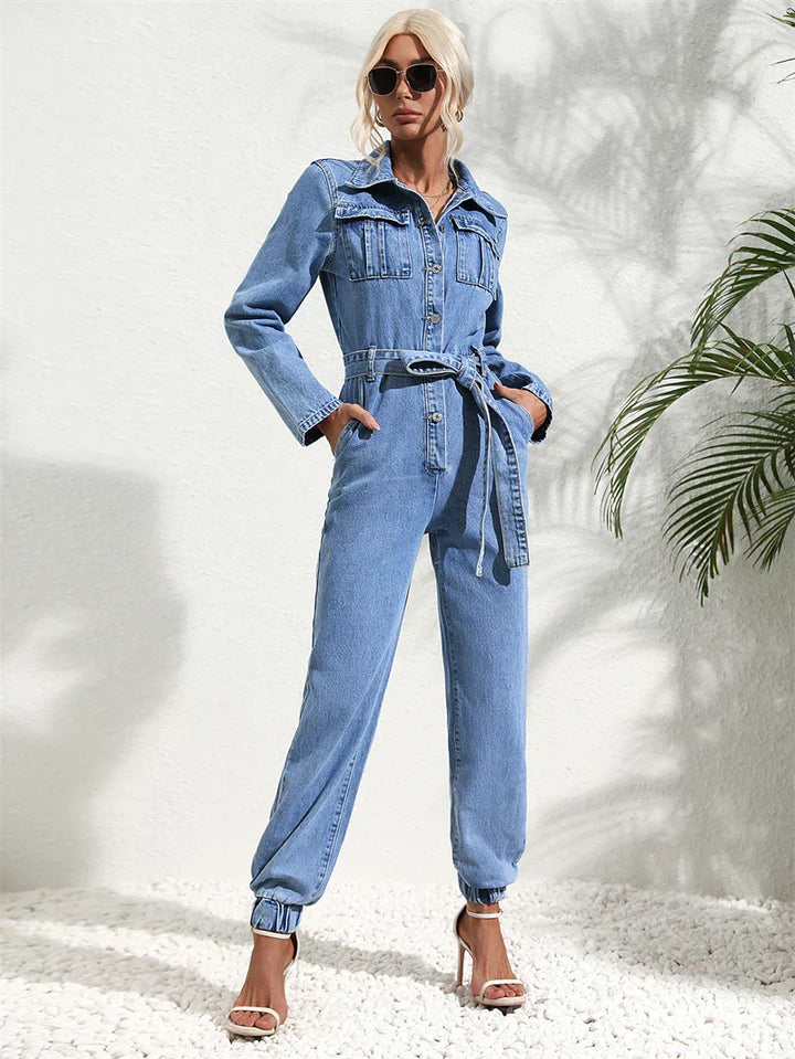"Stijlvolle denim jumpsuit dames, flatterende pasvorm, hoogwaardig en veelzijdig, ideaal voor elke gelegenheid."