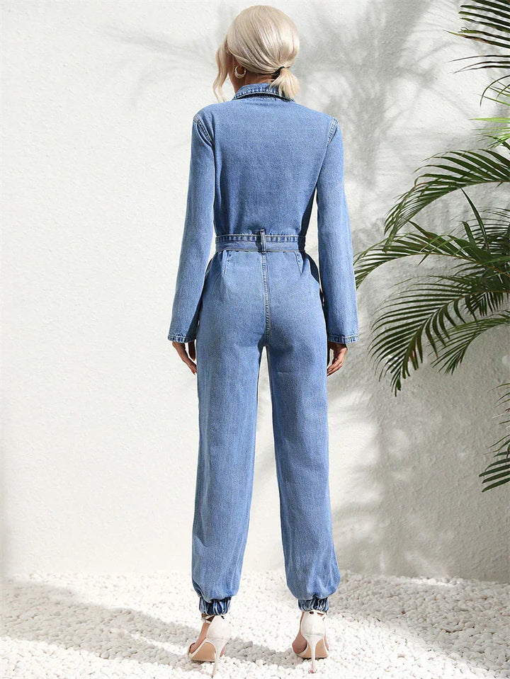 "Stijlvolle denim jumpsuit dames, flatterende pasvorm, hoogwaardig en veelzijdig, ideaal voor elke gelegenheid."