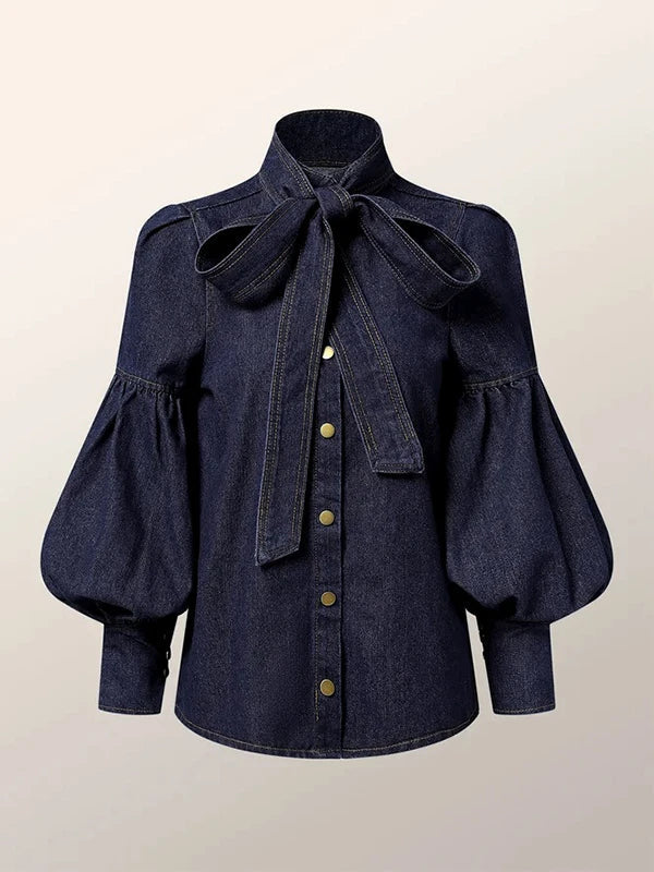"Stijlvolle denimbloes met grote strik en ballonmouwen, vrouwelijke top in zachte denim voor een moderne uitstraling."