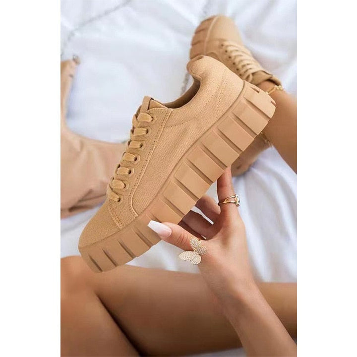 "Stijlvolle effen kleurig dames sneakers met bijpassende zool en veters, comfortabel en geschikt voor elke outfit"