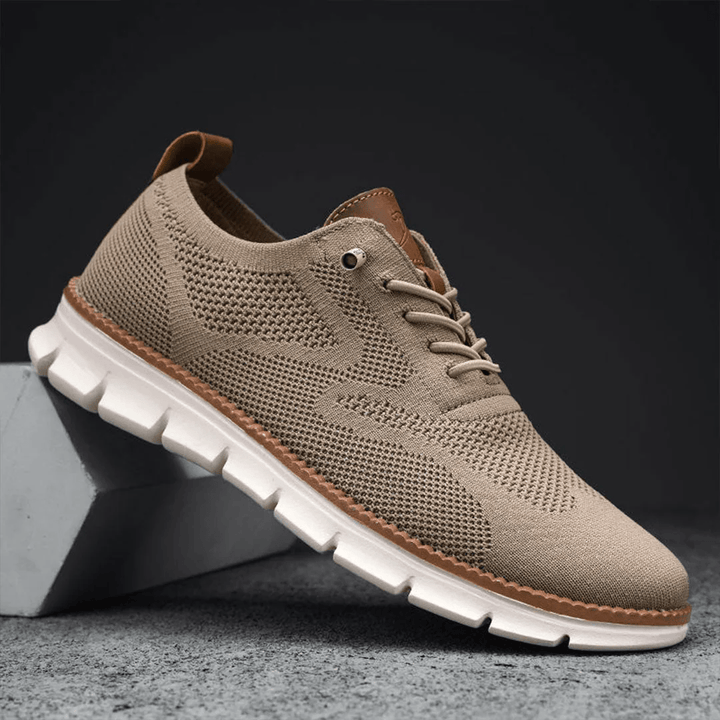 "Stijlvolle en comfortabele herenschoenen in karamel, perfect voor alle seizoenen en gelegenheden."