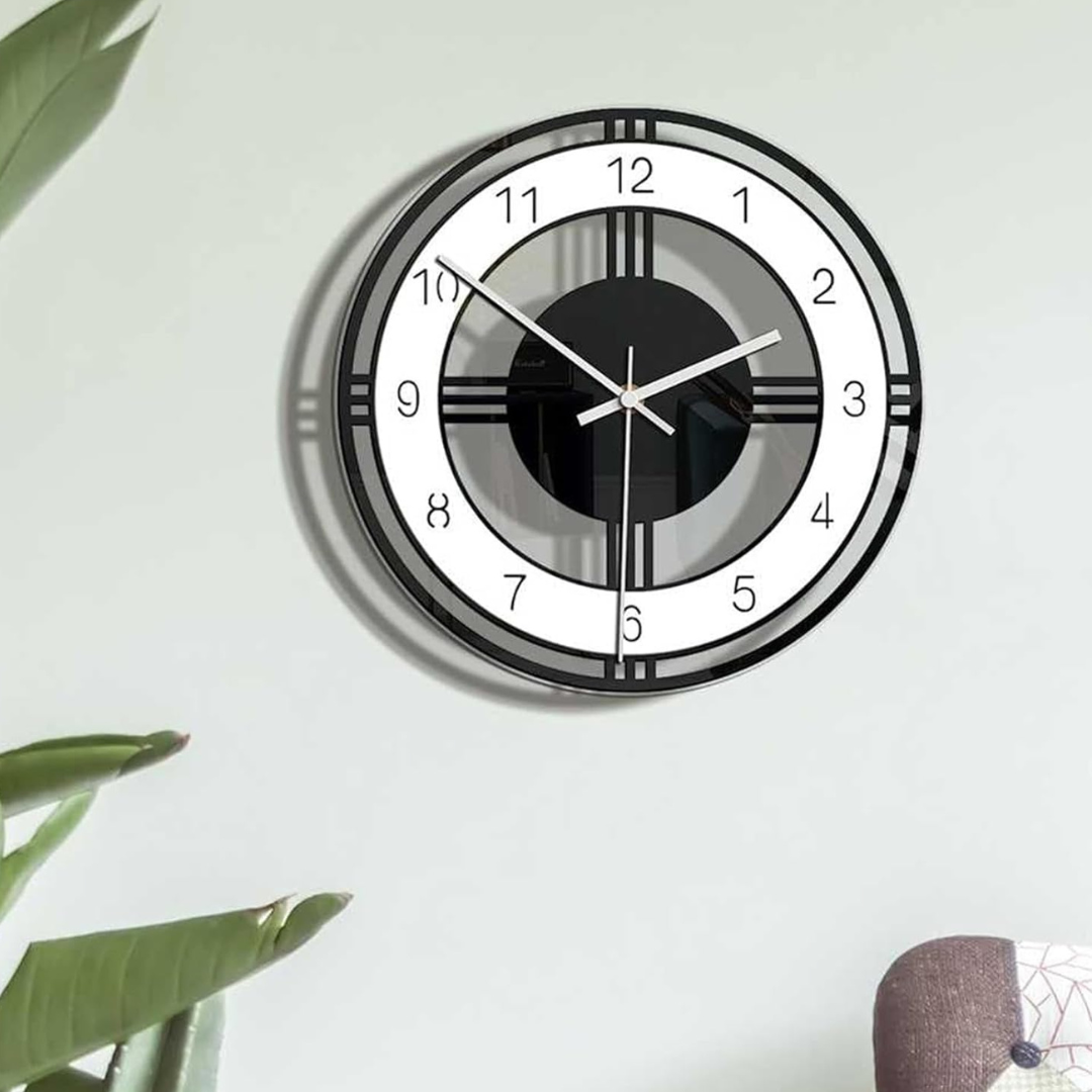 "Stijlvolle grote wandklok met modern design, zwarte en witte kleur, grote wijzers, geruisloos quartz mechanisme."