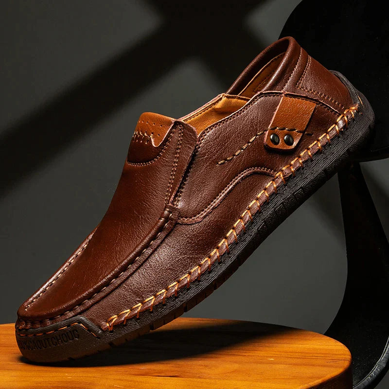 "Stijlvolle GS heren loafers met orthopedische zool, donkerbruin leer, geschikt voor formele en casual gelegenheden."