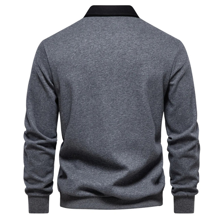 "Stijlvolle heren polo sweatshirt met klassieke kraag en patchwork detail, gemaakt van zachte katoenblend, regular fit."