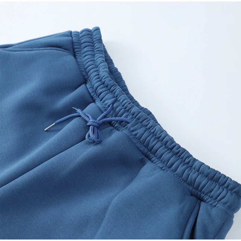 "Stijlvolle heren set blauw, moderne pasvorm, duurzaam en comfortabel, ideaal voor zowel zakelijke als casual gelegenheden."