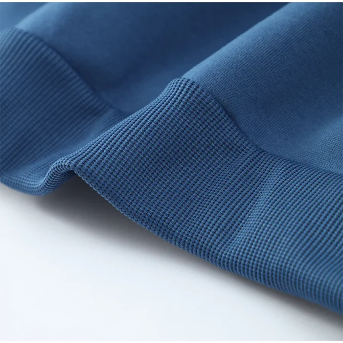 "Stijlvolle heren set blauw, moderne pasvorm, duurzaam en comfortabel, ideaal voor zowel zakelijke als casual gelegenheden."