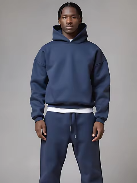 "Stijlvolle heren set blauw, moderne pasvorm, duurzaam en comfortabel, ideaal voor zowel zakelijke als casual gelegenheden."