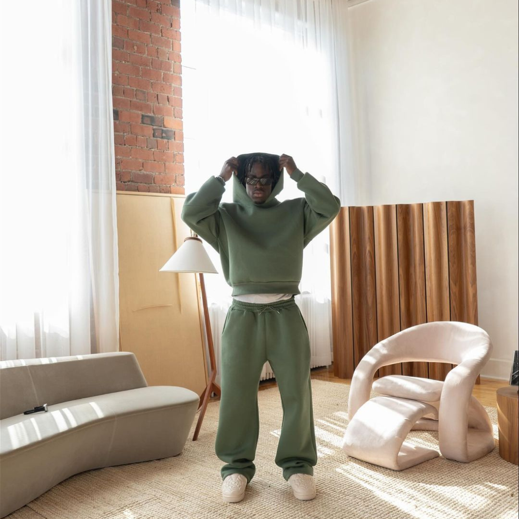 "Stijlvolle heren set blauw, moderne pasvorm, duurzaam en comfortabel, ideaal voor zowel zakelijke als casual gelegenheden."