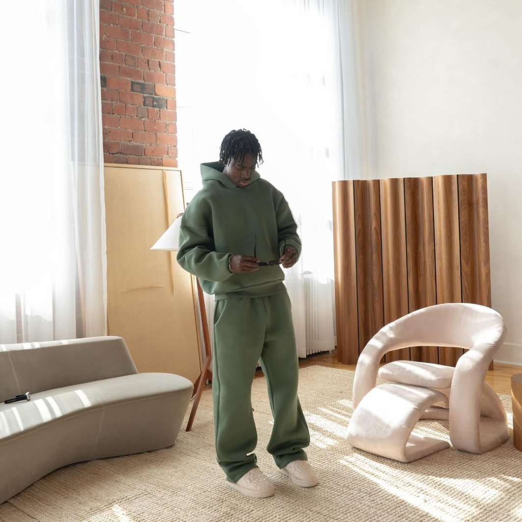 "Stijlvolle heren set blauw, moderne pasvorm, duurzaam en comfortabel, ideaal voor zowel zakelijke als casual gelegenheden."