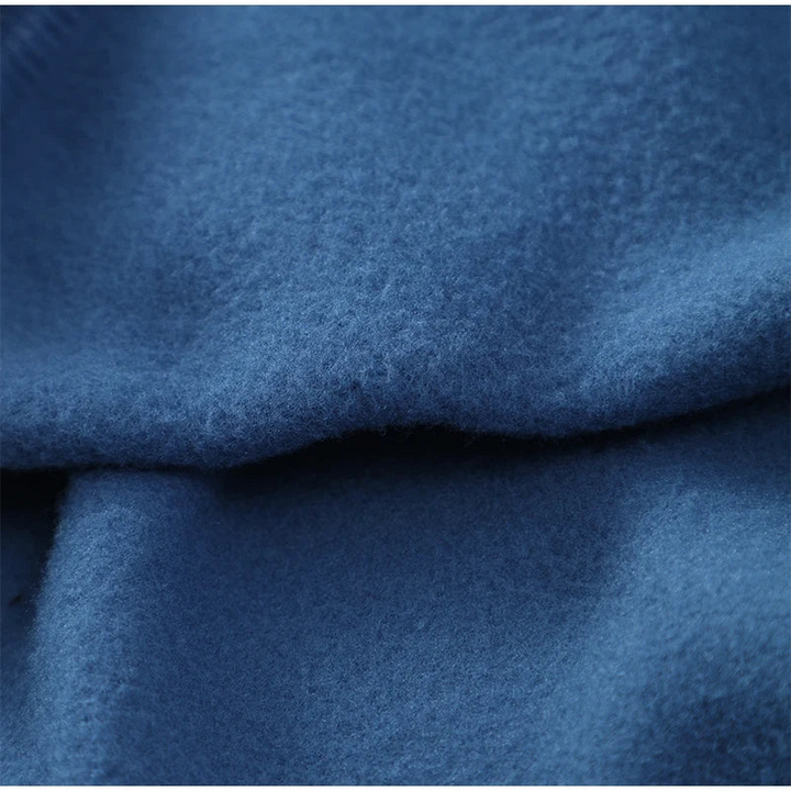 "Stijlvolle heren set blauw, moderne pasvorm, duurzaam en comfortabel, ideaal voor zowel zakelijke als casual gelegenheden."