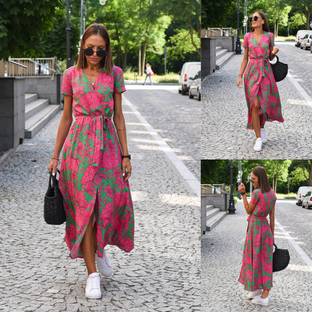 "Stijlvolle Jade Maxi Jurk met frisse bloemenprint, diepe V-hals en hoge split, ideaal voor zomerse dagen."