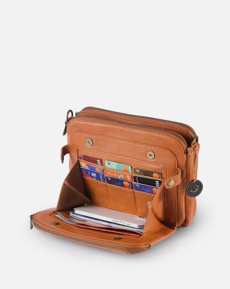 "Stijlvolle leren crossbody schoudertas met verstelbare riem in elegante kleur en ruime opbergruimte voor dames."