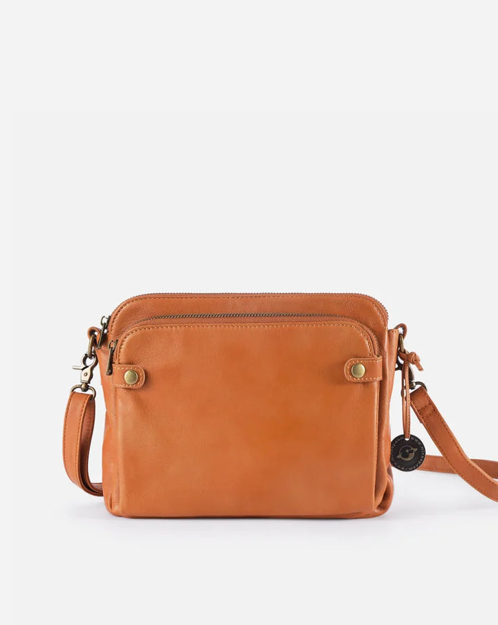 "Stijlvolle leren crossbody schoudertas met verstelbare riem in elegante kleur en ruime opbergruimte voor dames."