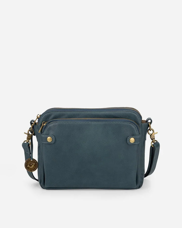 "Stijlvolle leren crossbody schoudertas met verstelbare riem in elegante kleur en ruime opbergruimte voor dames."
