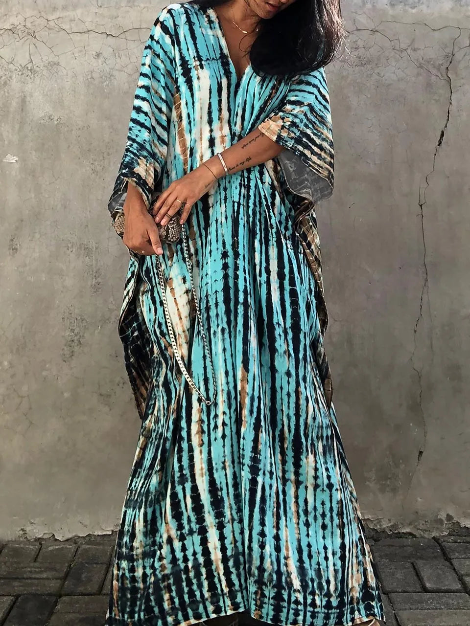"Stijlvolle luchtige zomer kaftan maxi jurk voor dames, perfect voor stranddagen in exotisch design en ademende stof."