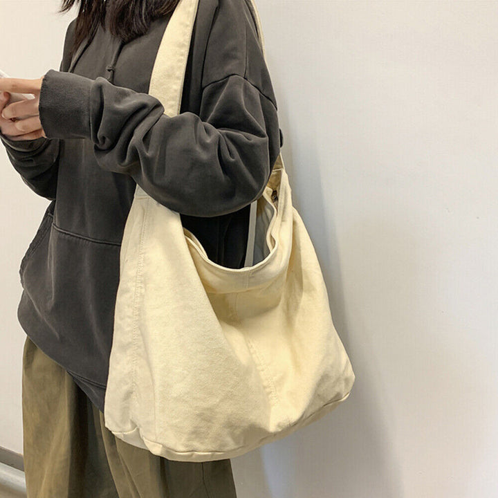 "Stijlvolle oversize canvas schoudertas voor dames, duurzaam, met comfortabele band, perfect voor dagelijks gebruik."